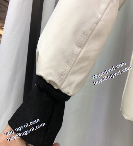 極上の着心地 2021秋冬 モンクレールブランドコピー ダウンジャケット モンクレール MONCLER 防風性に優れ 優しくボーディを包んでくれる 2色可選