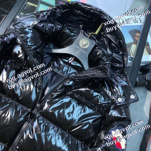 モンクレールスーパーコピー 激安 保湿性の向上 モンクレール MONCLER 2021秋冬 ダウンジャケット メンズ 真冬でも温かく過ごせる