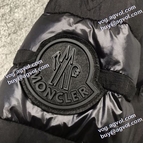 モンクレール MONCLER 2021秋冬 自信有りの一着 薄着でも十分過ごせるこの冬絶対に重宝する一着 モンクレールコピーブランド ダウンジャケット 2色可選