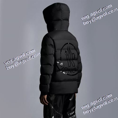 モンクレールブランド 偽物 通販 防寒具としての機能もバッチリ モンクレール MONCLER 寄り添える商品に生まれ変わる 2021秋冬 ダウンジャケット 2色可選