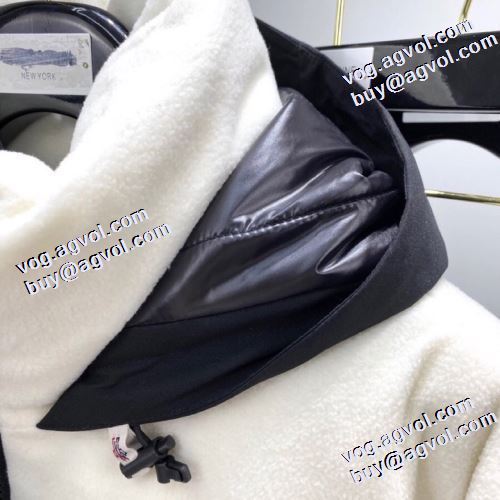 ダウンプレミアムダウンジャケット モンクレール MONCLER 2021秋冬 モンクレールブランドスーパーコピー 保温効果は抜群