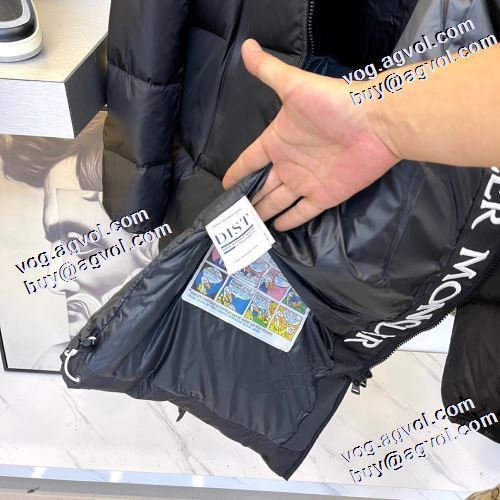モンクレール MONCLER 保温性を発揮する ライトダウンジャケット モンクレールブランドコピー 2021秋冬 ポリエステルの中綿