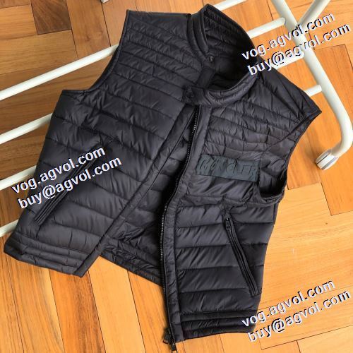 モンクレールブランドスーパーコピー ふわふわな感触 モンクレール MONCLER 2021秋冬 ライトダウンジャケット カジュアルに着こなせるデザイン