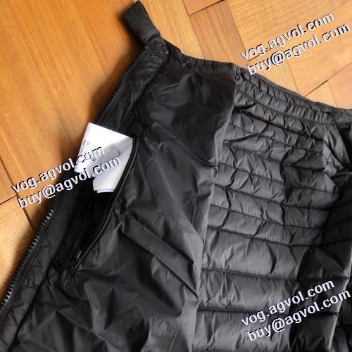 モンクレールブランドスーパーコピー ふわふわな感触 モンクレール MONCLER 2021秋冬 ライトダウンジャケット カジュアルに着こなせるデザイン