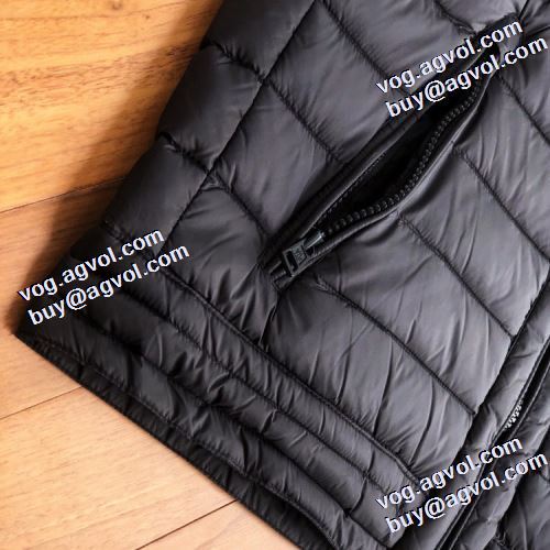 モンクレールブランドスーパーコピー ふわふわな感触 モンクレール MONCLER 2021秋冬 ライトダウンジャケット カジュアルに着こなせるデザイン