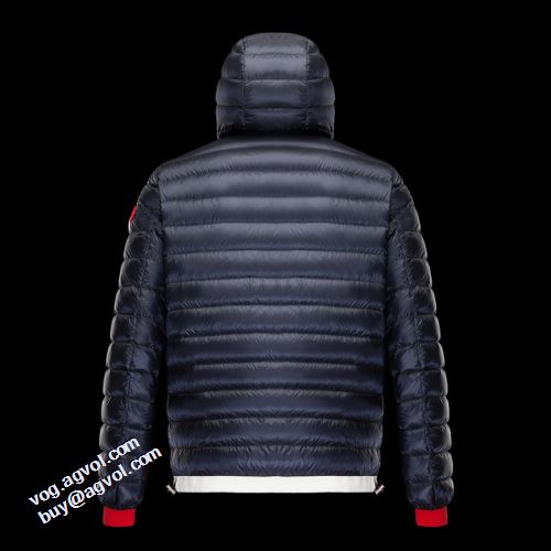 当店ランキング1位常連 2021秋冬 モンクレール MONCLER モンクレールコピー ブランド 軽量ダウン ふわふわな感触 雨の時期にも活躍