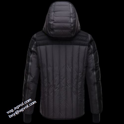 軽量ダウンジャケット 2021秋冬 着心地抜群 モンクレールブランドコピー モンクレール MONCLER 保温性を発揮する