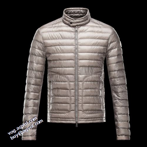 高級感を備えている 2021秋冬 モンクレール MONCLER モンクレールブランド コピー ダウンジャケット メンズ 3色可選 防寒具としての機能もバッチリ 大人っぼい