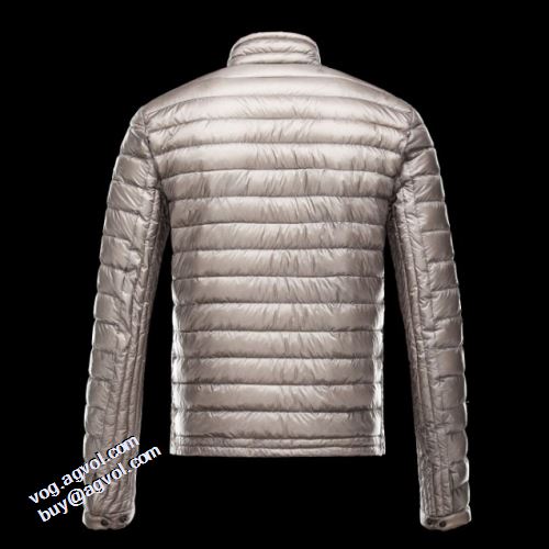 高級感を備えている 2021秋冬 モンクレール MONCLER モンクレールブランド コピー ダウンジャケット メンズ 3色可選 防寒具としての機能もバッチリ 大人っぼい