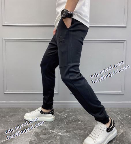 2021秋冬 モンクレール MONCLER モンクレールブランド コピー 海外限定ライン チノパン 絶妙なルーズ感 伸縮性のある