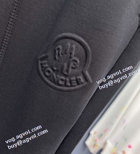 2021秋冬 モンクレール MONCLER モンクレールブランド コピー 海外限定ライン チノパン 絶妙なルーズ感 伸縮性のある