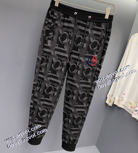 大人気アイテム！入手困難 2021秋冬 モンクレール MONCLER モンクレール偽物ブランド チノパン 程よい丈感 キレイめにもカジュアルにも相性抜群
