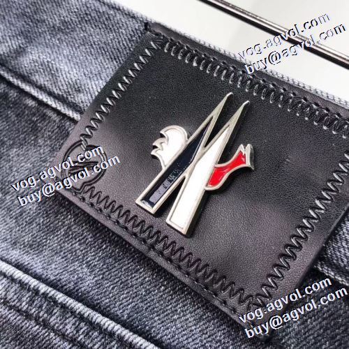 モンクレールコピー ブランド デニムパンツ モンクレール MONCLER 2022早春 ヒゲと掴み加工 圧倒的な高級感 コーデに合わせやすい