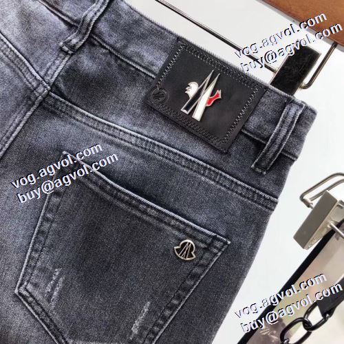 モンクレールコピー ブランド デニムパンツ モンクレール MONCLER 2022早春 ヒゲと掴み加工 圧倒的な高級感 コーデに合わせやすい
