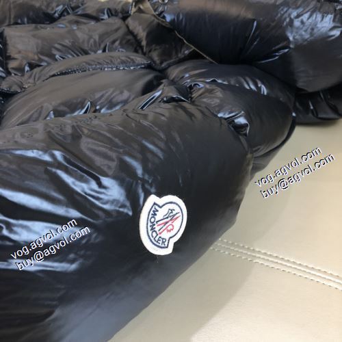 人気商品登場 2021秋冬 肌寒い季節に欠かせない モンクレール MONCLER ライトダウンジャケット スリムなシルエットデザイン