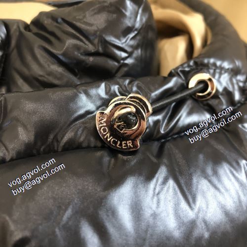 人気商品登場 2021秋冬 肌寒い季節に欠かせない モンクレール MONCLER ライトダウンジャケット スリムなシルエットデザイン