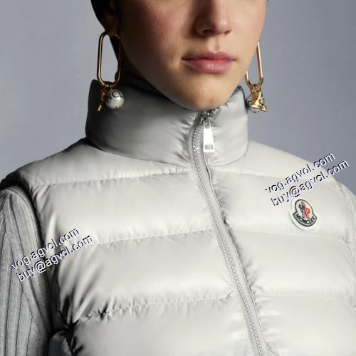 2021秋冬 着心地抜群 2色可選 モンクレール MONCLER 軽量ダウン ライトダウンジャケット 優しくボーディを包んでくれる