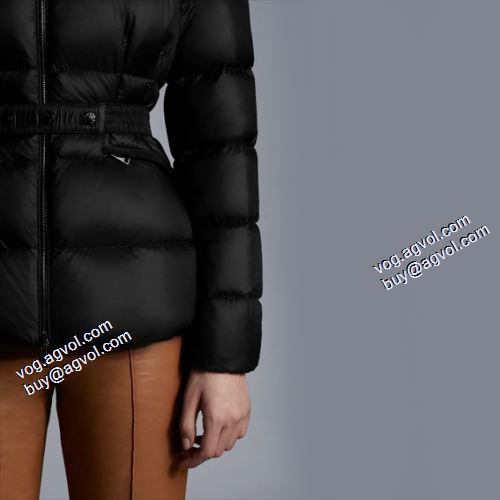 極上の着心地 2021秋冬 モンクレール MONCLER ダウンプレミアムダウンジャケット 快適な着心地をキープ