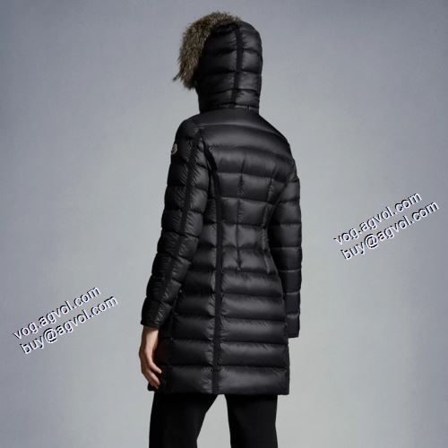 2021秋冬 優しくボーディを包んでくれる モンクレール MONCLER スタイリッシュな印象 ダウンプレミアムダウンジャケット