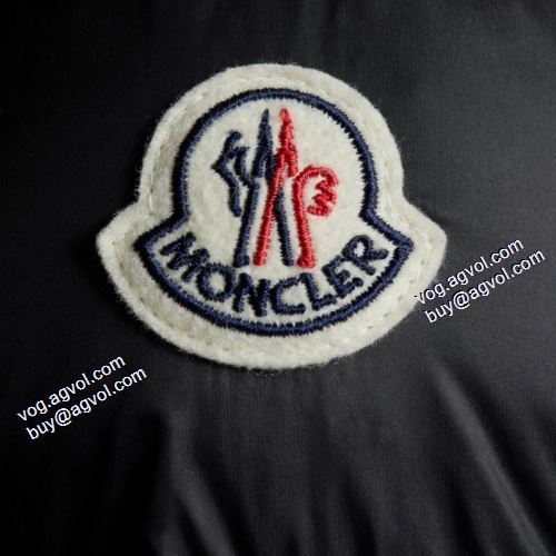 2021秋冬 優しくボーディを包んでくれる モンクレール MONCLER スタイリッシュな印象 ダウンプレミアムダウンジャケット