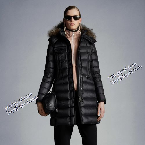 2021秋冬 優しくボーディを包んでくれる モンクレール MONCLER スタイリッシュな印象 ダウンプレミアムダウンジャケット