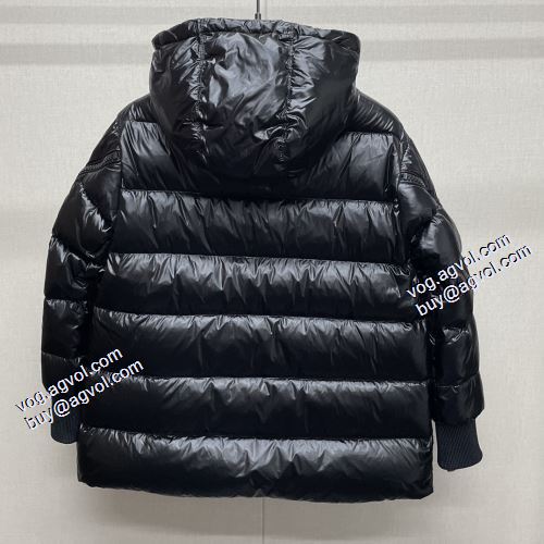 2021秋冬 数に限りがある モンクレール MONCLER 防寒具としての機能もバッチリ ダウンプレミアムダウンジャケット