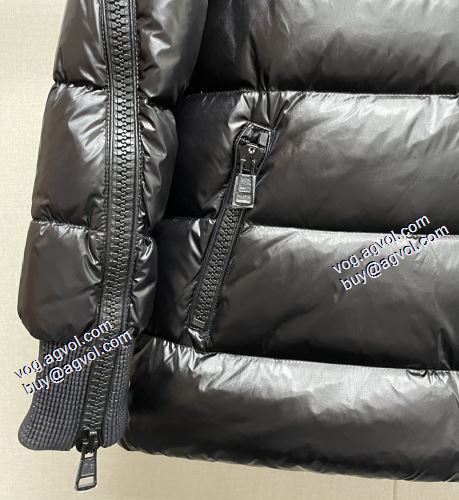 2021秋冬 数に限りがある モンクレール MONCLER 防寒具としての機能もバッチリ ダウンプレミアムダウンジャケット