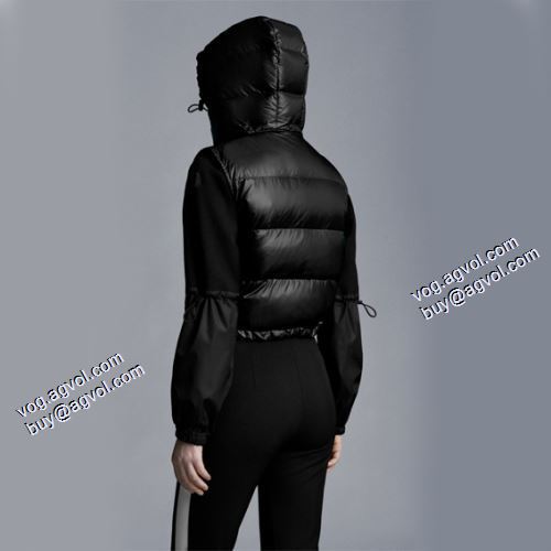 2021秋冬 実用性に溢れるアイテム 3色可選 モンクレール MONCLER 軽量ダウン フィルパワーの高い