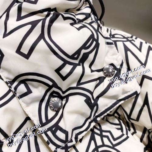2色可選 存在感のある モンクレールコピー ブランド 2021秋冬 モンクレール MONCLER ダウンジャケット 袖にロゴ付 フィルパワーの高い