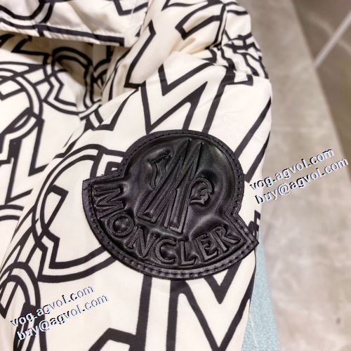 2色可選 存在感のある モンクレールコピー ブランド 2021秋冬 モンクレール MONCLER ダウンジャケット 袖にロゴ付 フィルパワーの高い