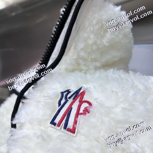 モンクレールスーパーコピー モンクレール MONCLER 2022新作 高レベルの保温性 お宅にも使える 大絶賛の履き心地! ダウンジャケット 3色可選