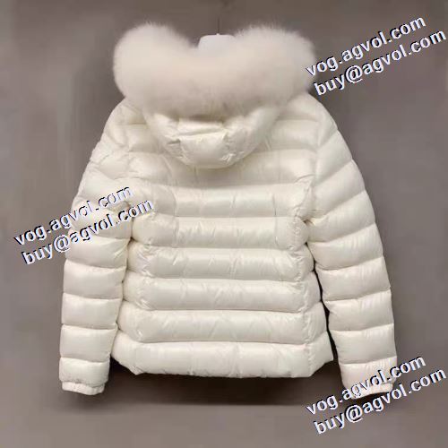 人気ブランド モンクレールブランドコピー ダウンプレミアムダウンジャケット モンクレール MONCLER 2022新作 コーデに合わせ 高級感を引き立てる