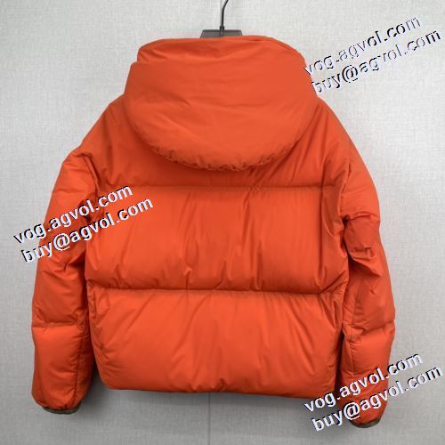 モンクレールコピー 防寒具としての機能もバッチリ カジュアルに着こなせるデザイン モンクレール MONCLER 2022新作 極上の着心地 ダウンジャケット