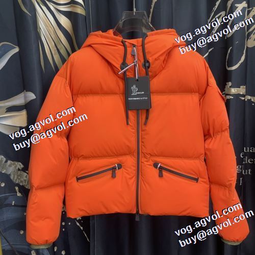 モンクレールコピー 防寒具としての機能もバッチリ カジュアルに着こなせるデザイン モンクレール MONCLER 2022新作 極上の着心地 ダウンジャケット