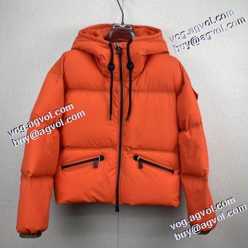 モンクレールコピー 防寒具としての機能もバッチリ カジュアルに着こなせるデザイン モンクレール MONCLER 2022新作 極上の着心地 ダウンジャケット