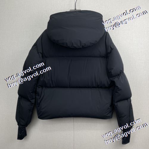 フィルパワーの高い モンクレールブランド コピー モンクレール MONCLER 革ダウンジャケット 2022新作 人目を惹くデザイン 保温効果は抜群 