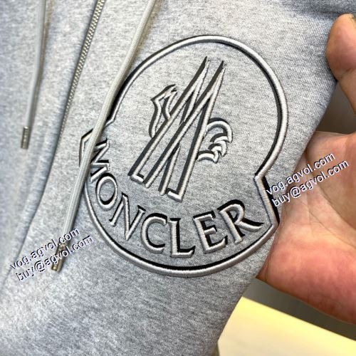 モンクレールブランド コピー 当店ランキング1位常連 2021秋冬 モンクレール MONCLER ジャージセット こだわりのコート ハリのある