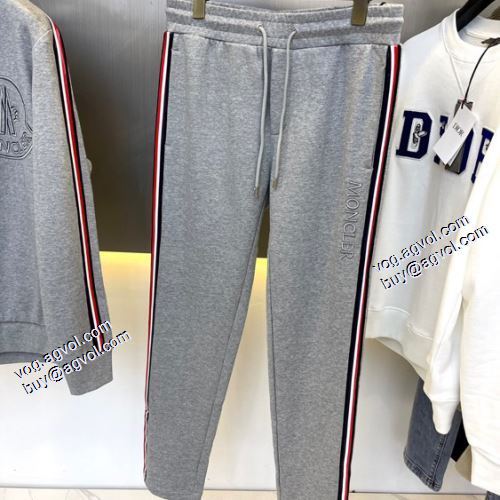 モンクレールブランド コピー 当店ランキング1位常連 2021秋冬 モンクレール MONCLER ジャージセット こだわりのコート ハリのある