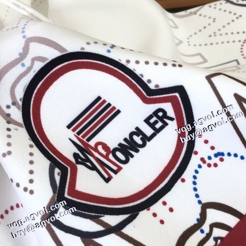 パーカー モンクレールスーパーコピー 人気販売中 2021秋冬 モンクレール MONCLER おしゃれな装い 首胸ロゴ 