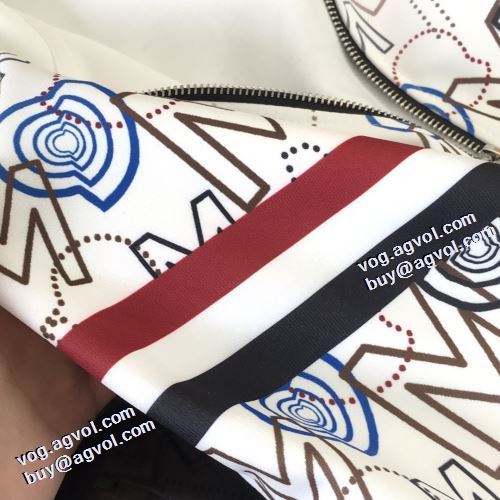 パーカー モンクレールスーパーコピー 人気販売中 2021秋冬 モンクレール MONCLER おしゃれな装い 首胸ロゴ 