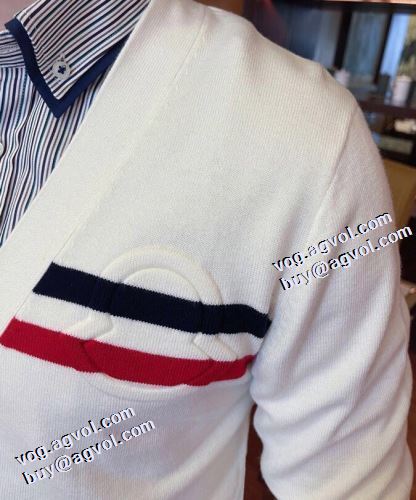 エレガントな装い 2021秋冬 モンクレールブランドスーパーコピー モンクレール MONCLER 綺麗に決まるフォルム！ ニットウェア ボタンダウン 