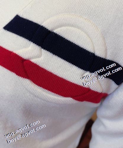 エレガントな装い 2021秋冬 モンクレールブランドスーパーコピー モンクレール MONCLER 綺麗に決まるフォルム！ ニットウェア ボタンダウン 