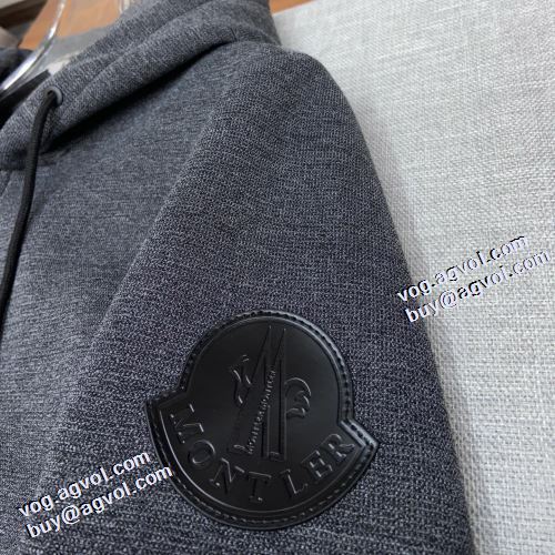 モンクレールコピー ブランド 2色可選 2021秋冬 モンクレール MONCLER 大絶賛の履き心地! セットアップ上下 高級感漂わせる 適度な厚み