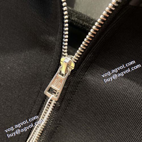 ベスト 首胸ロゴ サイズ豊富 2021秋冬 楽に着用出来る モンクレール MONCLER モンクレールブランドスーパーコピー