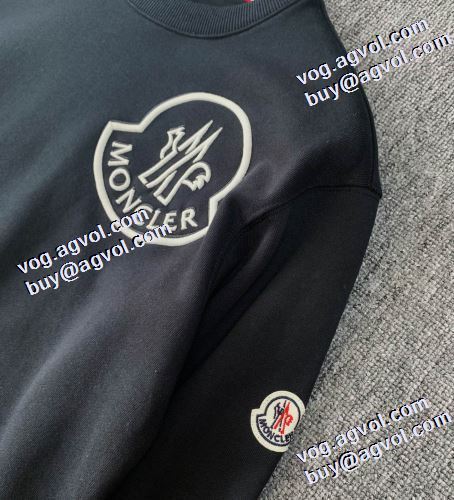 モンクレールブランドコピー 2色可選 プルオーバーパーカー 一番人気の新作はこれ 2022新作 モンクレール MONCLER 程よい厚み プリントパーカ