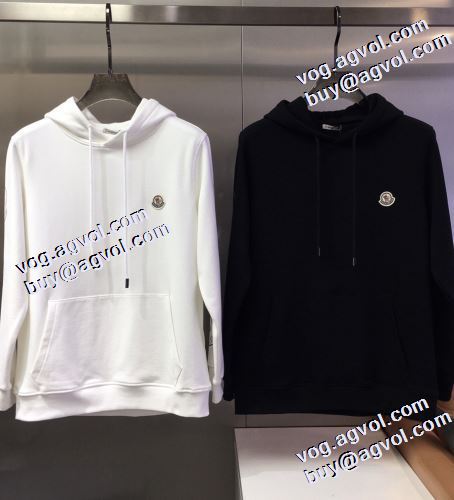 2022新作 モンクレールブランド コピー モンクレール MONCLER 抜群な楽チン感ある大定番 パーカー オリジナルプリント 2色可選 アウトドア系 