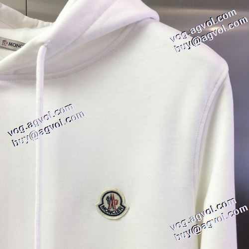 2022新作 モンクレールブランド コピー モンクレール MONCLER 抜群な楽チン感ある大定番 パーカー オリジナルプリント 2色可選 アウトドア系 