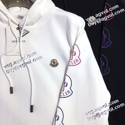 2022新作 モンクレールブランド コピー モンクレール MONCLER 抜群な楽チン感ある大定番 パーカー オリジナルプリント 2色可選 アウトドア系 