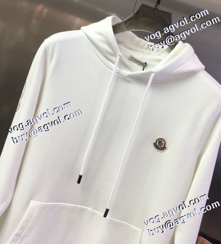 2022新作 モンクレールブランド コピー モンクレール MONCLER 抜群な楽チン感ある大定番 パーカー オリジナルプリント 2色可選 アウトドア系 