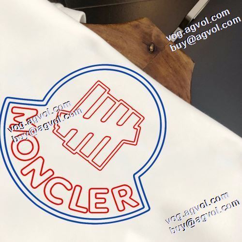 モンクレールコピー ブランド もっとも高い人気を誇る プルオーバーパーカー ロゴパーカー 存在感のある 3色可選 2022新作 モンクレール MONCLER